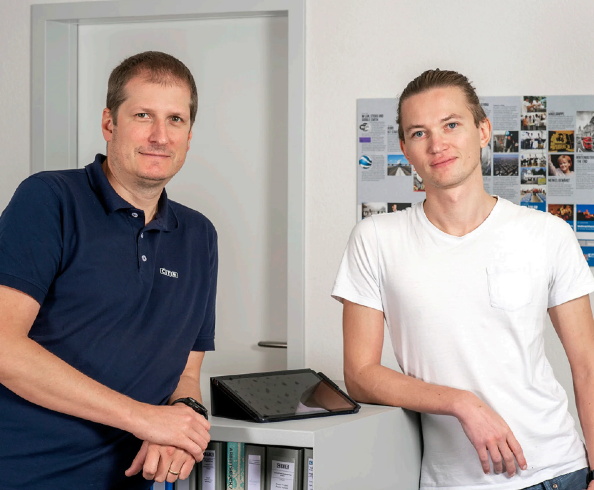 Das SOL-PA Entwicklerteam im gemeinsamen Interview: Projektleiter Fabian Meury (l.) und IT System Engineer Lukas Punzenberger. Auf dem Bild fehlt System Engineer Thomas Gysin.